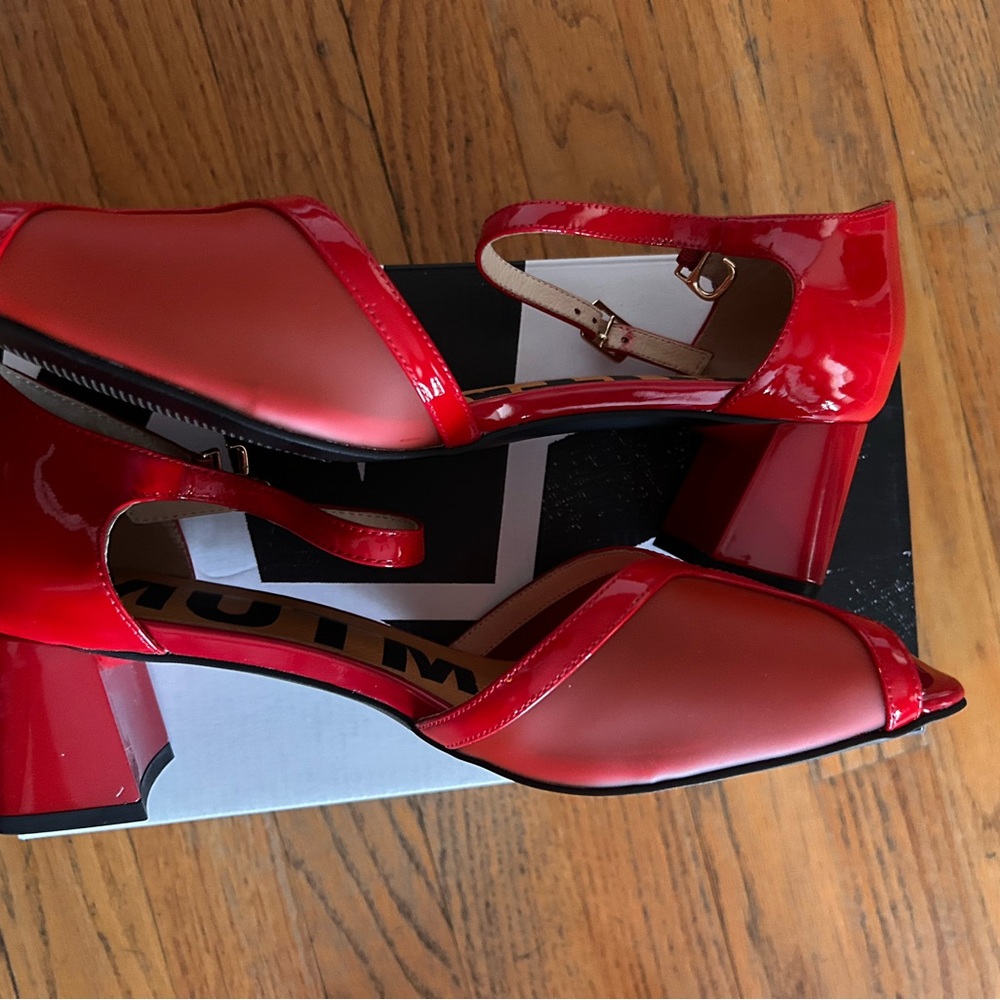 Lisa Says Gah Vibrant Red and Pink Heels - Picture 4 of 5